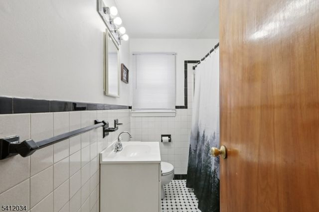 86 Kakeout Rd, Butler Boro, NJ 07405