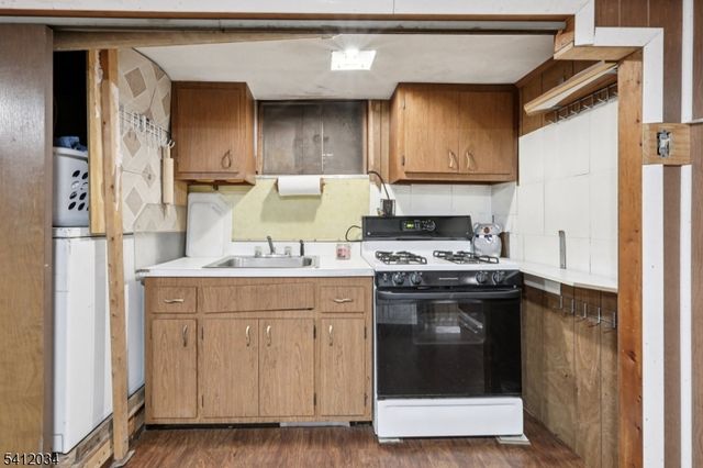 86 Kakeout Rd, Butler Boro, NJ 07405