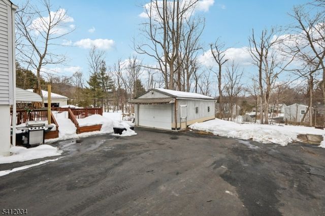 86 Kakeout Rd, Butler Boro, NJ 07405