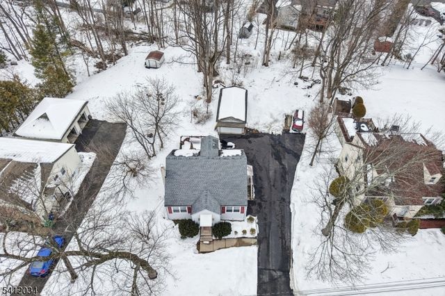 86 Kakeout Rd, Butler Boro, NJ 07405