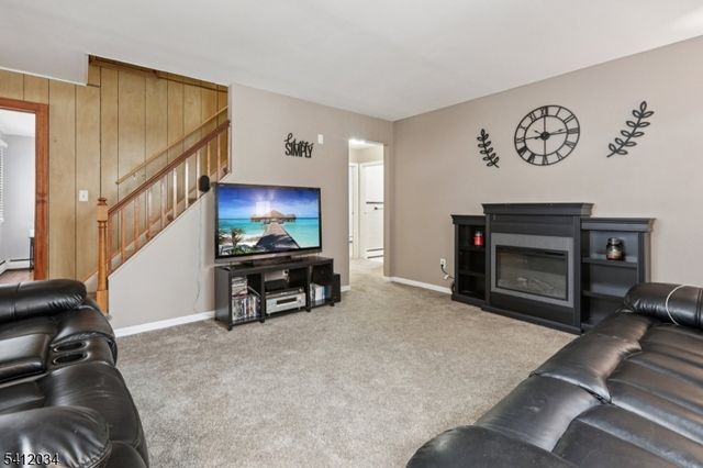 86 Kakeout Rd, Butler Boro, NJ 07405