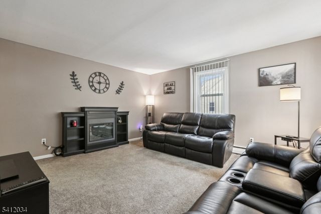 86 Kakeout Rd, Butler Boro, NJ 07405