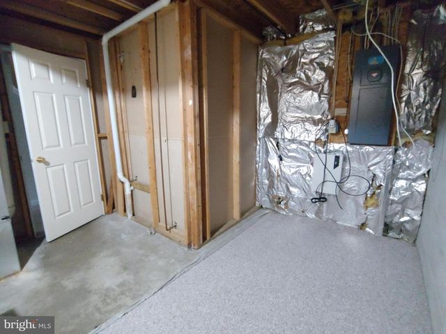 2134 COMMISSARY CIR, Odenton, MD 21113