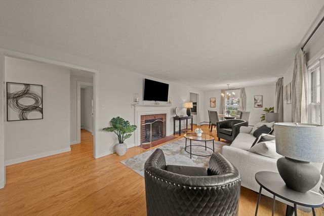 155 Cochrane St, Melrose, MA 02176