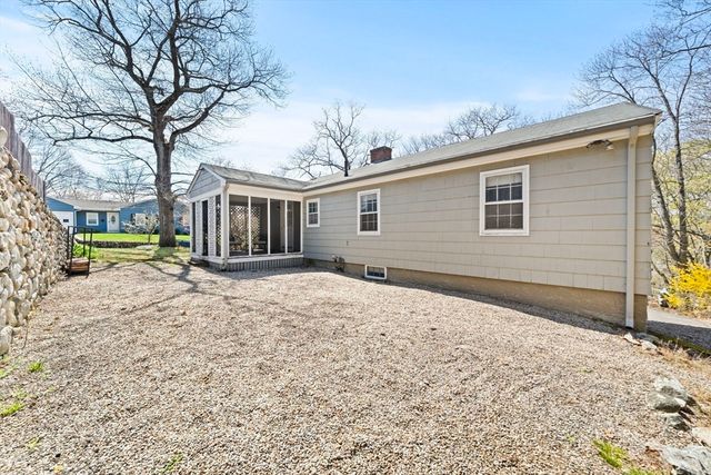 155 Cochrane St, Melrose, MA 02176