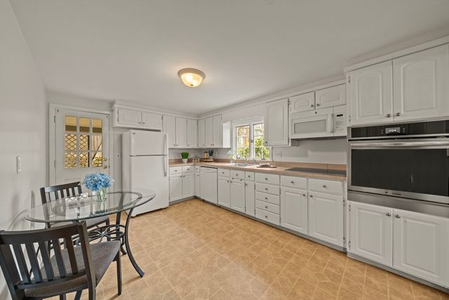 155 Cochrane St, Melrose, MA 02176