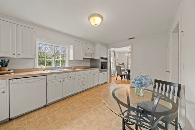 155 Cochrane St, Melrose, MA 02176