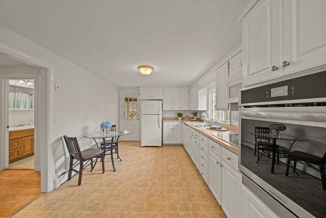 155 Cochrane St, Melrose, MA 02176