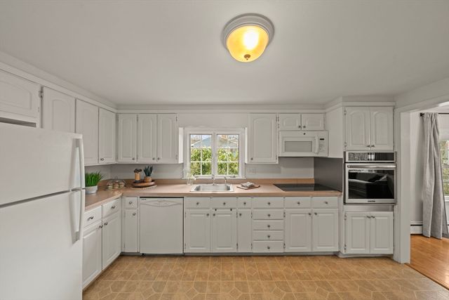 155 Cochrane St, Melrose, MA 02176