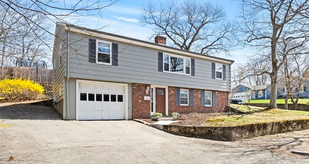 155 Cochrane St, Melrose, MA 02176