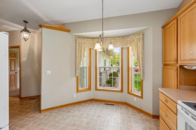 505 Holly Lane N, Oakdale, MN 55128
