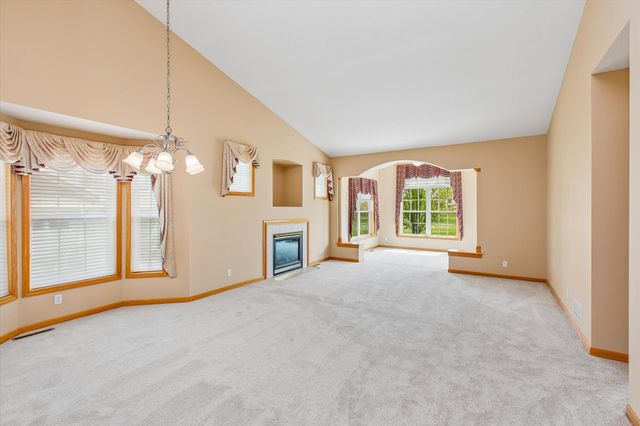 505 Holly Lane N, Oakdale, MN 55128