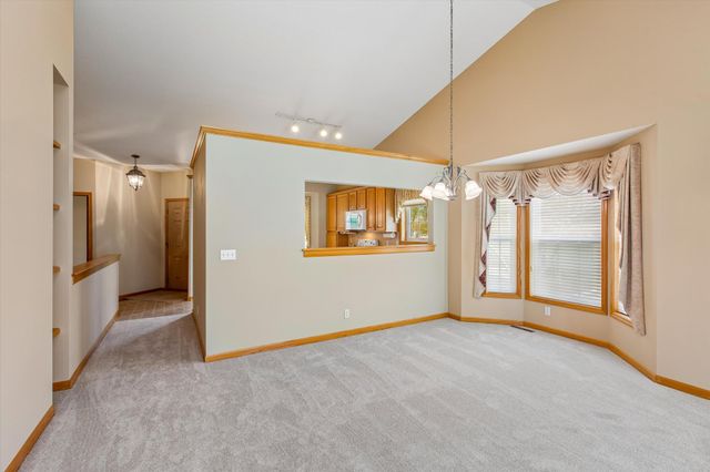505 Holly Lane N, Oakdale, MN 55128