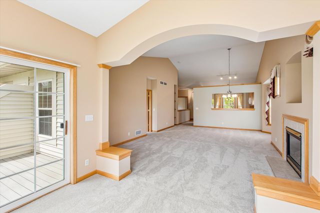505 Holly Lane N, Oakdale, MN 55128