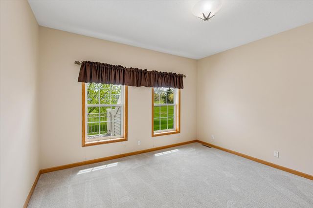 505 Holly Lane N, Oakdale, MN 55128