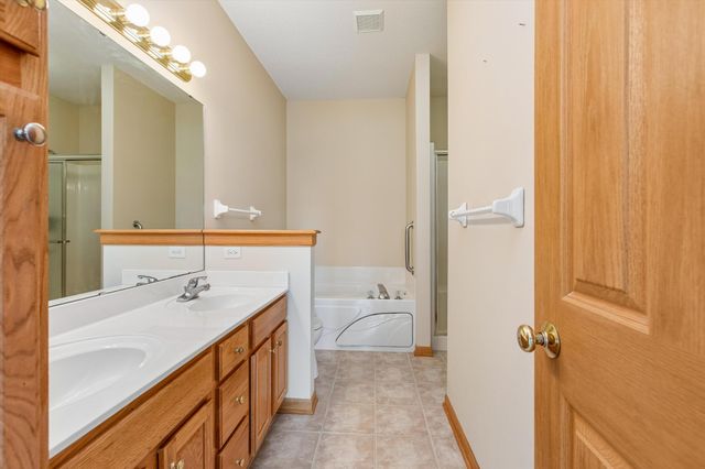 505 Holly Lane N, Oakdale, MN 55128