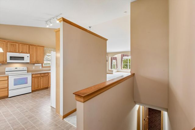 505 Holly Lane N, Oakdale, MN 55128