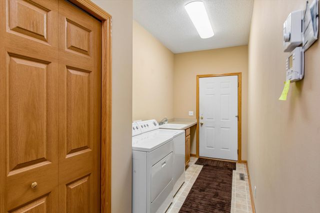 505 Holly Lane N, Oakdale, MN 55128