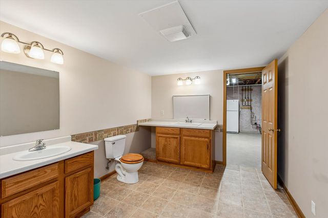 505 Holly Lane N, Oakdale, MN 55128