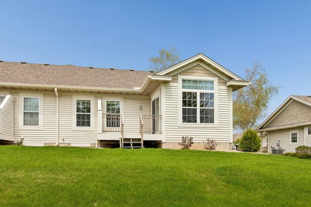 505 Holly Lane N, Oakdale, MN 55128