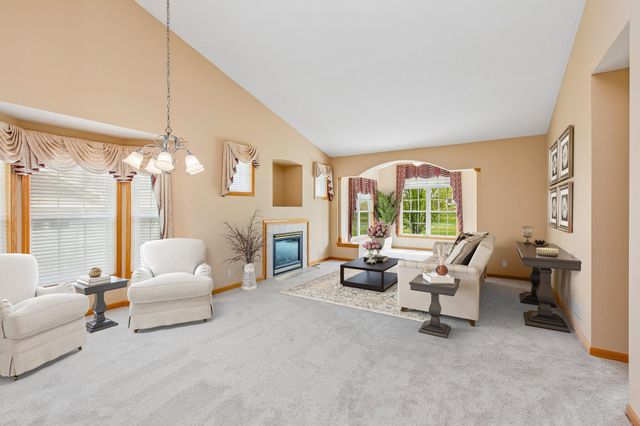 505 Holly Lane N, Oakdale, MN 55128