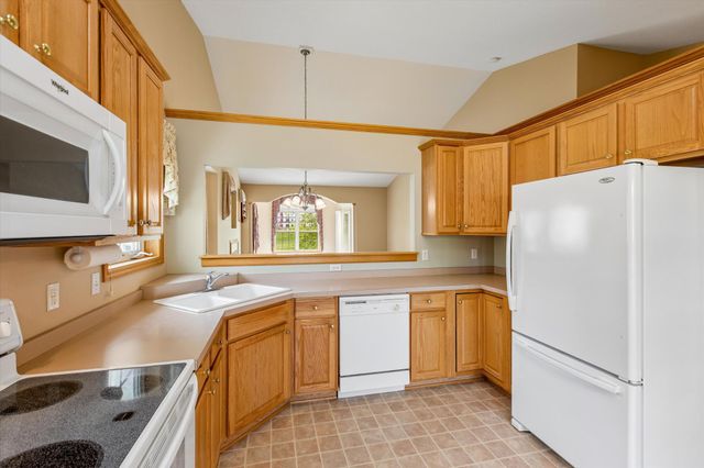 505 Holly Lane N, Oakdale, MN 55128