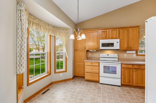 505 Holly Lane N, Oakdale, MN 55128