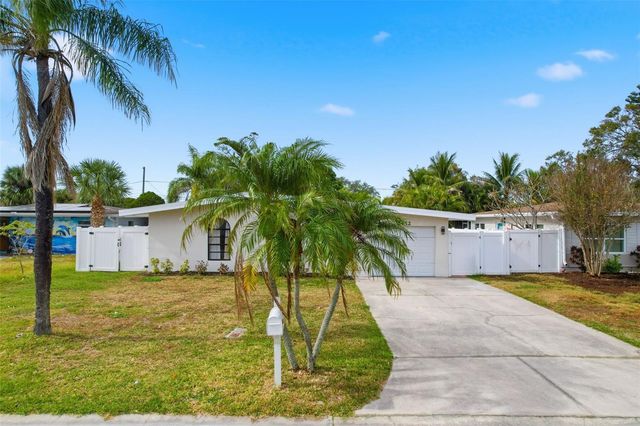 2452 BAYWOOD DRIVE E, Dunedin, FL 34698