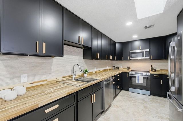 2452 BAYWOOD DRIVE E, Dunedin, FL 34698