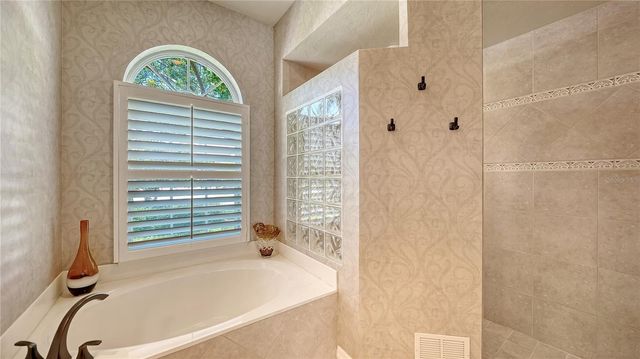4956 SABAL LAKE CIRCLE, Sarasota, FL 34238