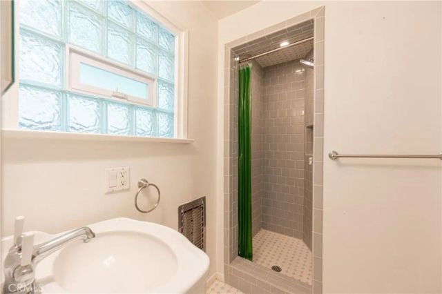 432 Fernwood Pacific, Topanga, CA 90290