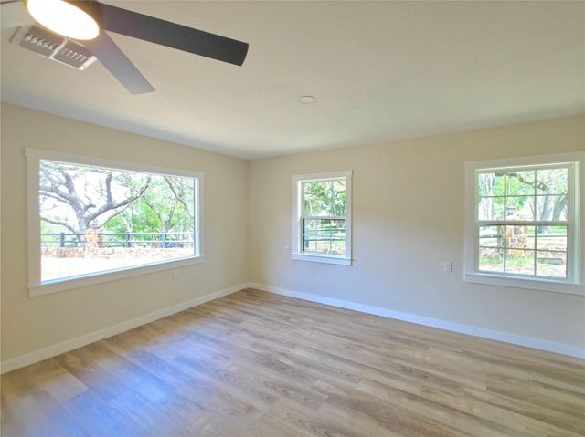109 Cernosek RD, La Grange, TX 78945