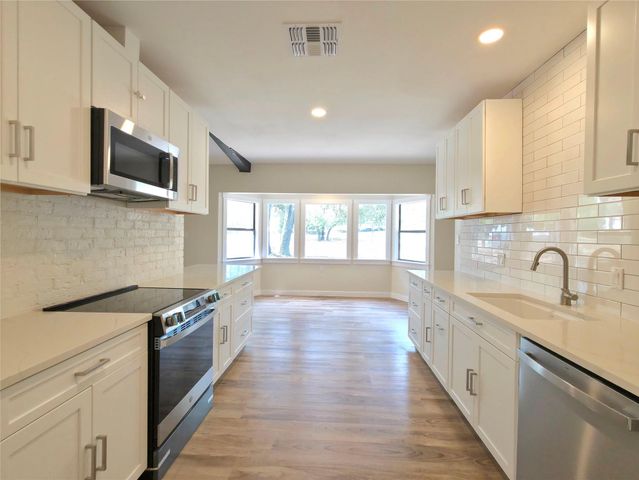 109 Cernosek RD, La Grange, TX 78945