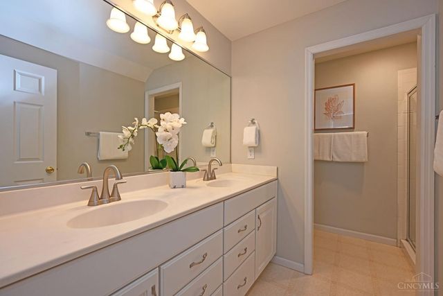 5005 Dovetail Lane, Cincinnati, OH 45223
