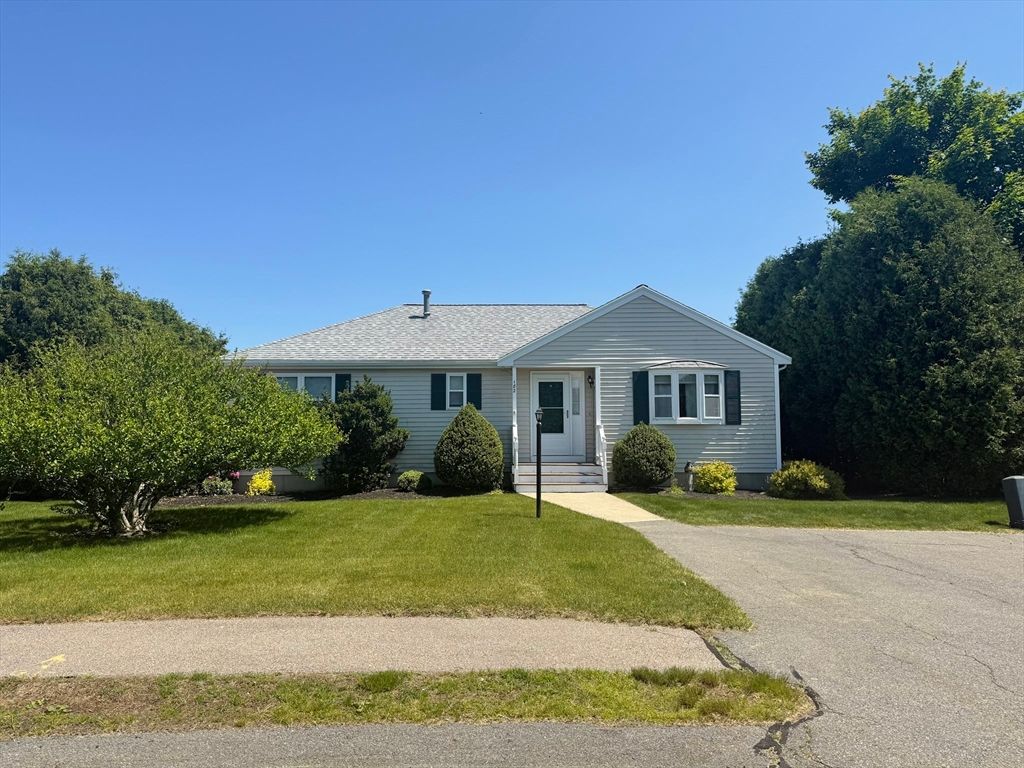 182 Crystal Water Dr 182, East Bridgewater, MA 02333