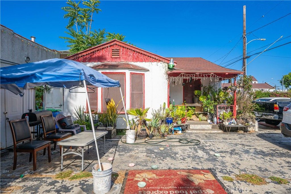 Image 2 of property listing at 410 N Spring, Compton, CA 90221