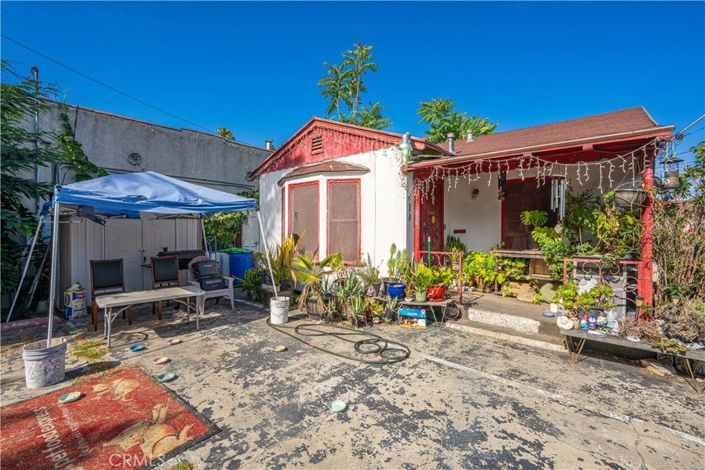 Image 3 of property listing at 410 N Spring, Compton, CA 90221