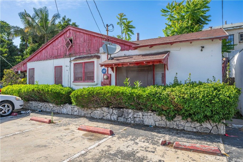 Image 4 of property listing at 410 N Spring, Compton, CA 90221