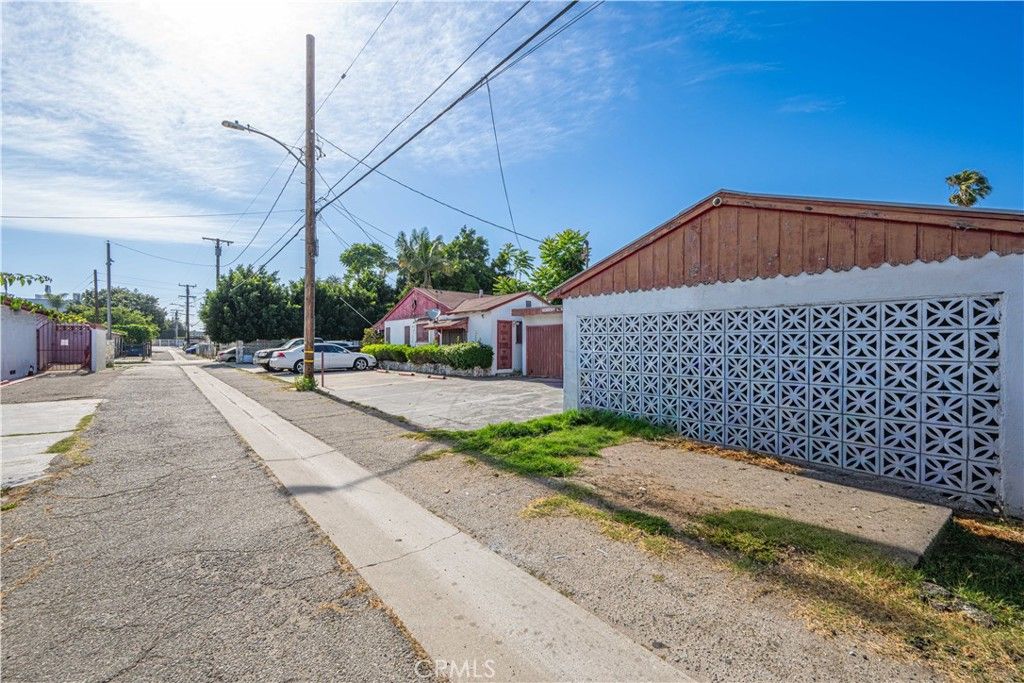 Image 5 of property listing at 410 N Spring, Compton, CA 90221