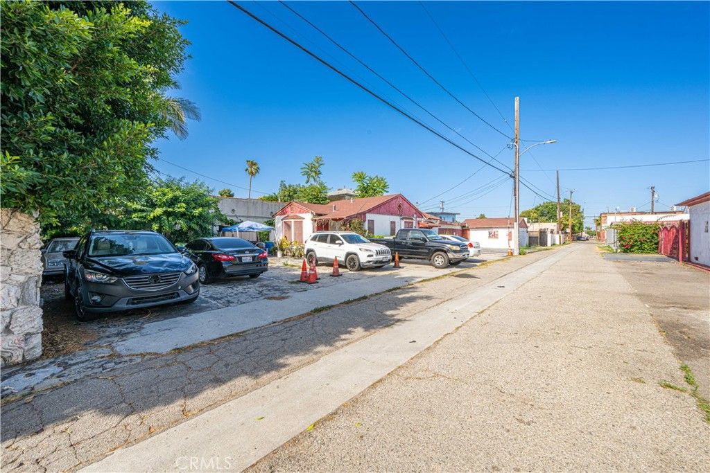 Image 6 of property listing at 410 N Spring, Compton, CA 90221