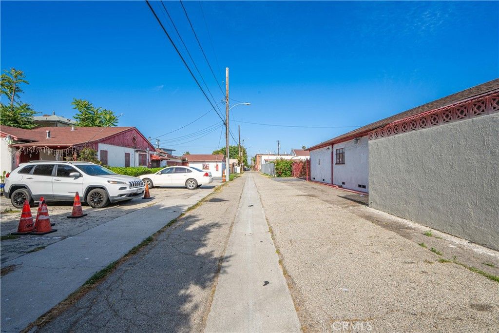 Image 7 of property listing at 410 N Spring, Compton, CA 90221