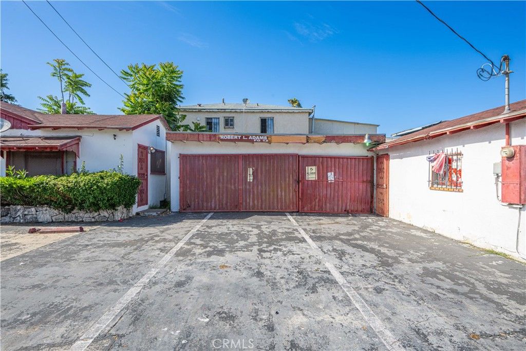 Image 8 of property listing at 410 N Spring, Compton, CA 90221