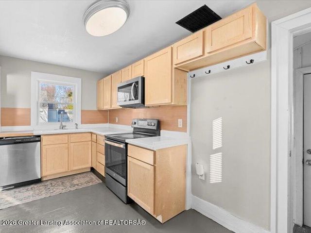 2201 S Pennsylvania Avenue, Lansing, MI 48910