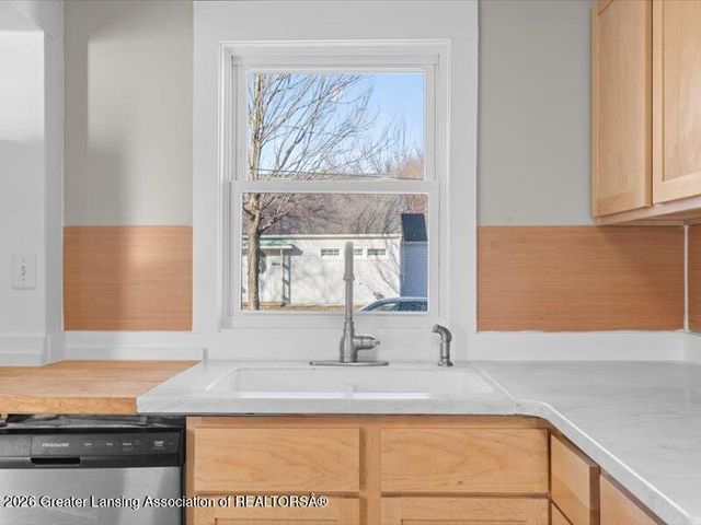 2201 S Pennsylvania Avenue, Lansing, MI 48910