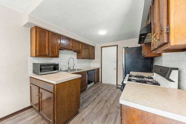 1951 Windward Lane, Hanover Park, IL 60133