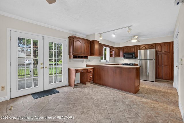 1310 Glenhurst Lane, East Lansing, MI 48823