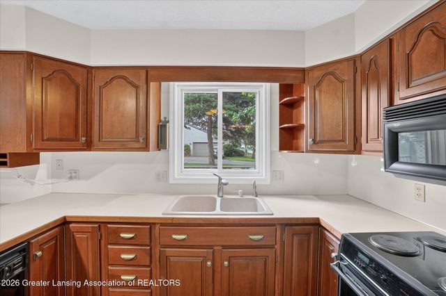 1310 Glenhurst Lane, East Lansing, MI 48823