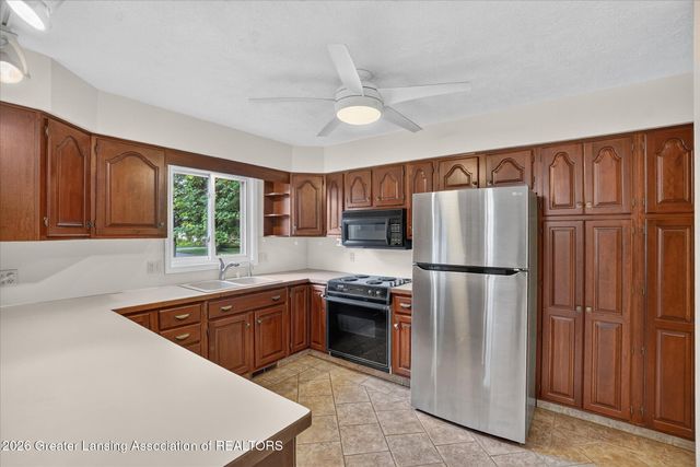 1310 Glenhurst Lane, East Lansing, MI 48823