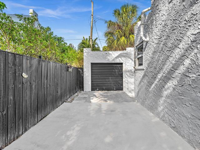 525 Westwood Road, West Palm Beach, FL 33401