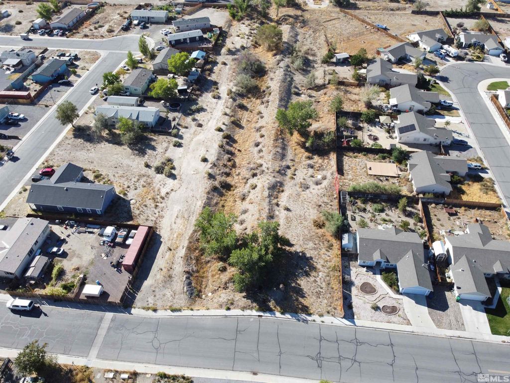 Image 10 of property listing at 698 Jenny's Lane, Fernley, NV 89408